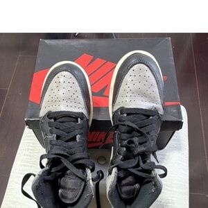 Nike boy 4Y Black and Gray High-Top Sneakers